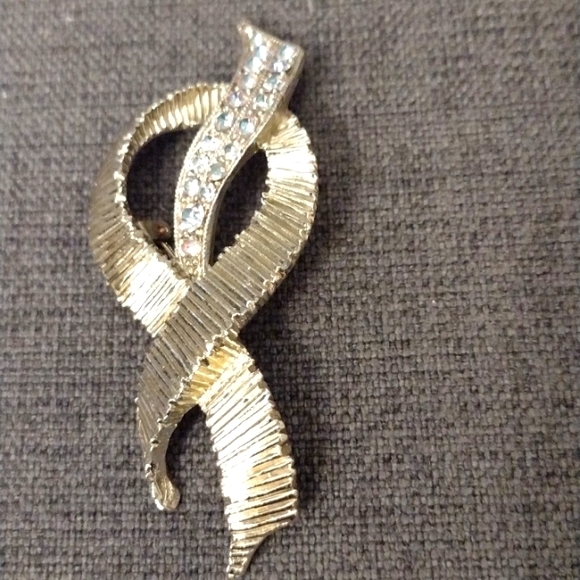 Nice design brooche - Picture 1 of 3